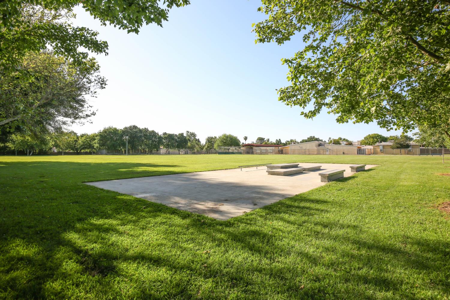 1424 Kitchner Road Sacramento, CA 95822 - Photo 27 of 28 Park