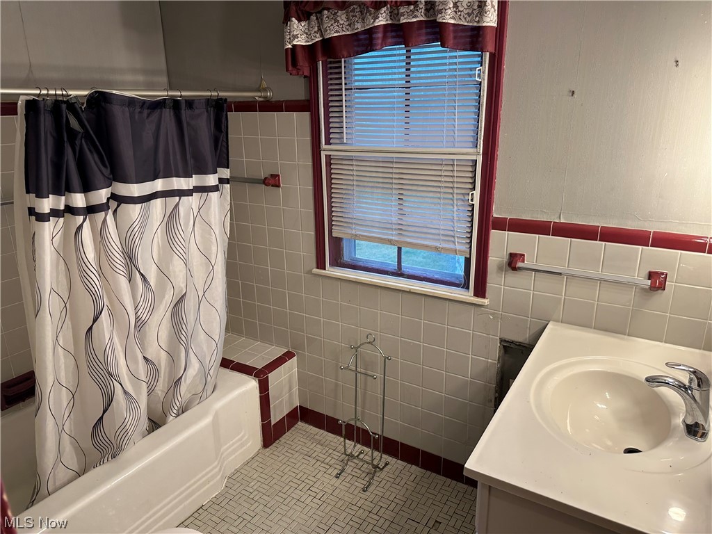 4337 Baintree Road University Heights, OH 44118 - Photo 13 of 30