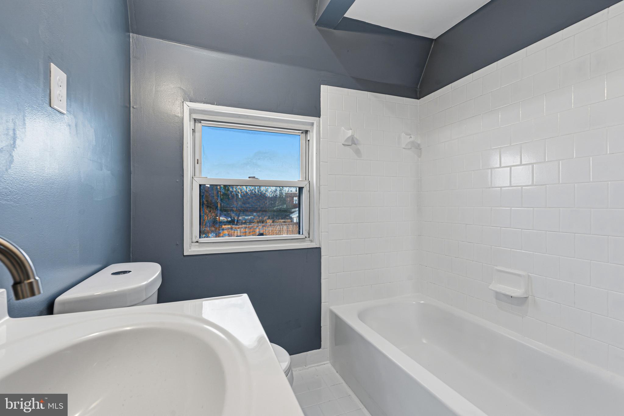 2410 Keyway Dundalk, MD 21222 - Photo 20 of 34