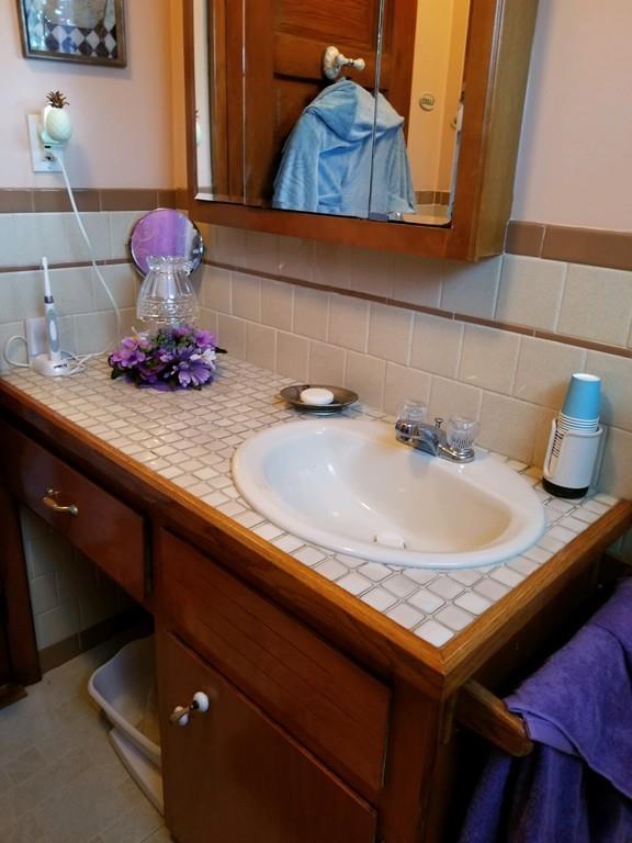 927 State Road Westport, MA 02790 - Photo 8 of 10 Gallery Image 8