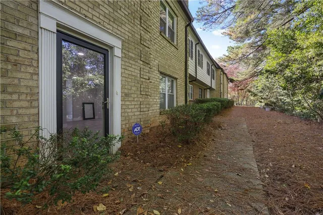 $2,000 | 330 Winding River Drive, Unit F, Atlanta, GA 30350