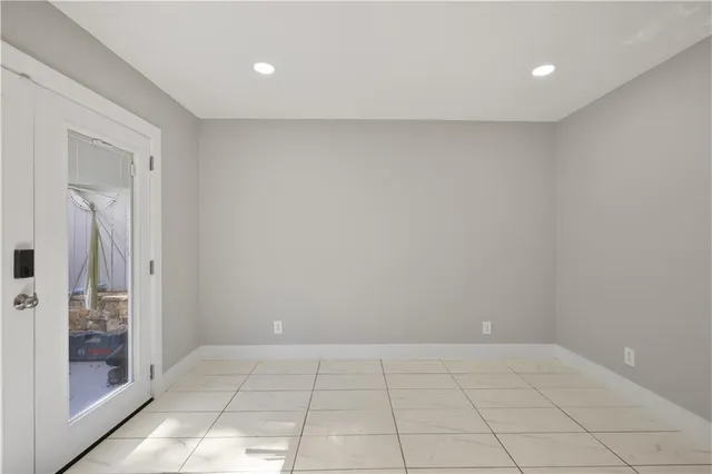 $2,000 | 330 Winding River Drive, Unit F, Atlanta, GA 30350