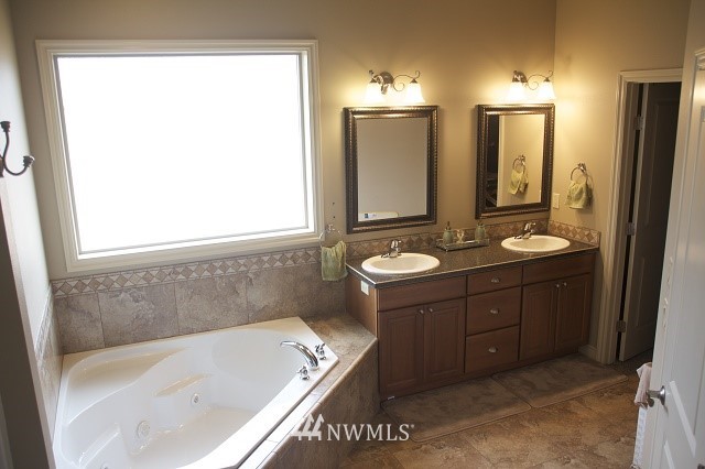 321 Lancaster Road Selah, WA 98942 - Photo 2 of 5