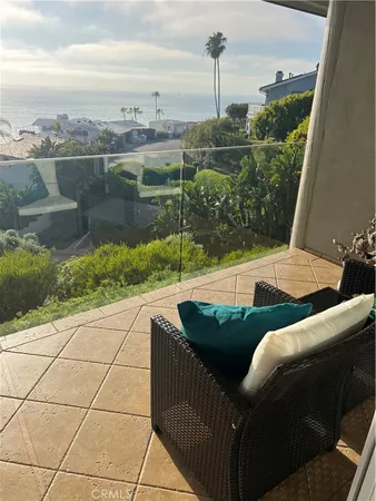 a view of sitting area with furniture