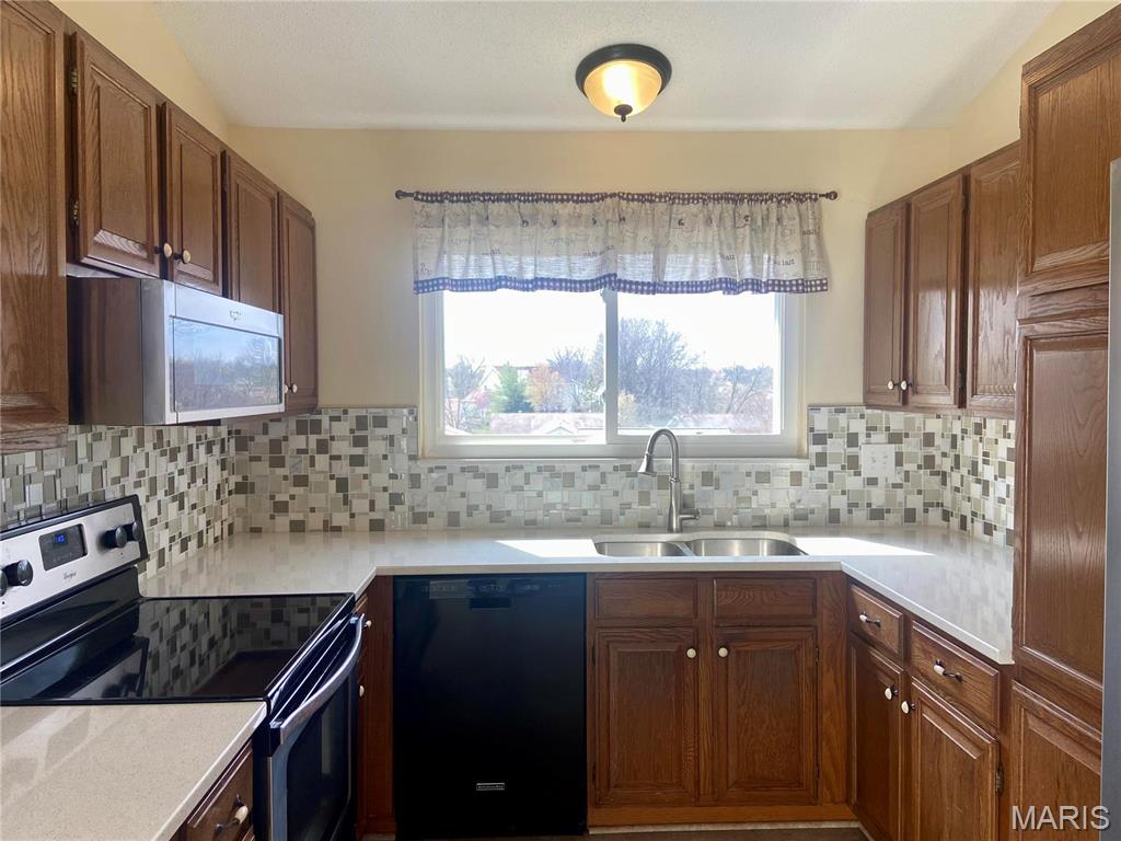 430 Brightfield Trail Ballwin, MO 63021 - Photo 2 of 26