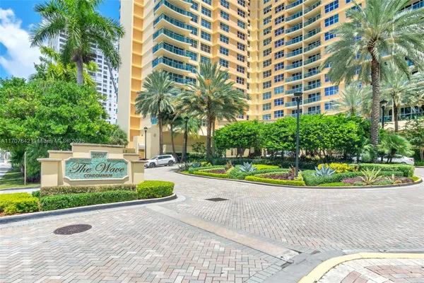 $3,000 | 2501 South Ocean Drive, Unit 809, Hollywood, FL 33019