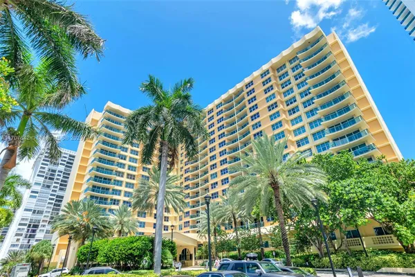 $3,000 | 2501 South Ocean Drive, Unit 809, Hollywood, FL 33019