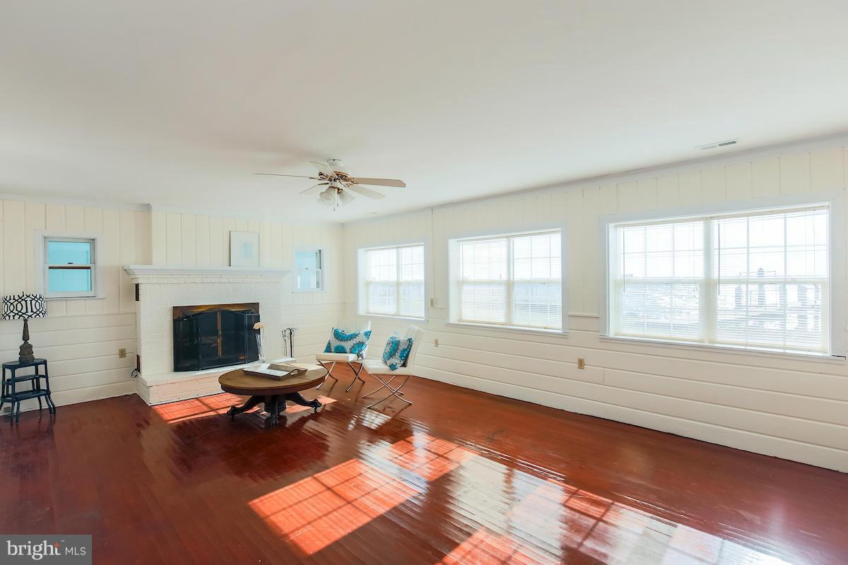 49534 Cornfield Harbor Road Scotland, MD 20687 - Photo 7 of 22 Family Room