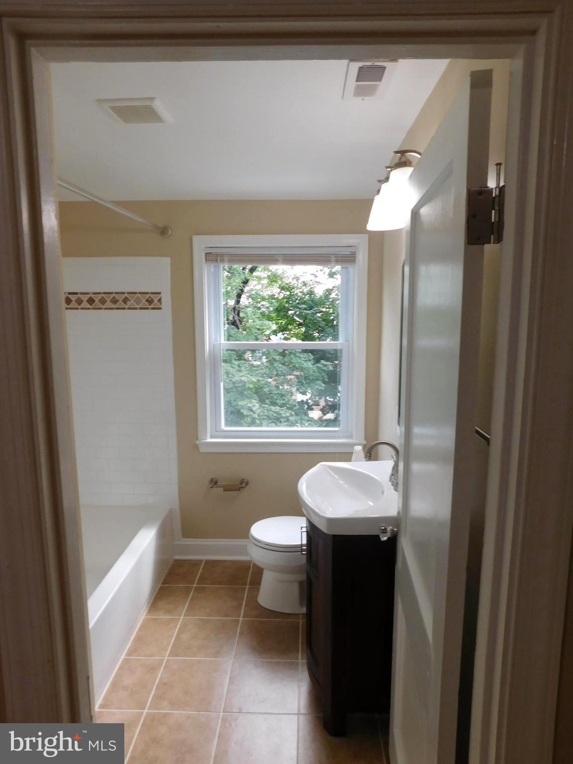 3924 Rexmere Road Baltimore, MD 21218 - Photo 22 of 33 Upper Level Bath
