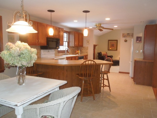 73 R Hildreth Street Westford, MA 01886 - Photo 3 of 29 Gallery Image 3