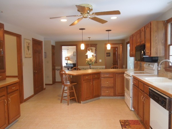 73 R Hildreth Street Westford, MA 01886 - Photo 4 of 29 Gallery Image 4