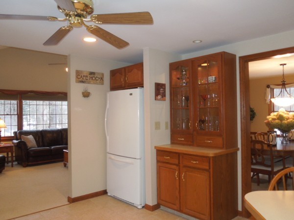 73 R Hildreth Street Westford, MA 01886 - Photo 5 of 29 Gallery Image 5