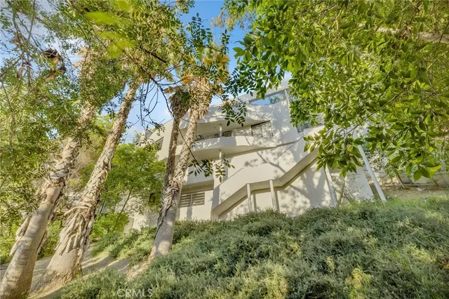 $1,549,000 | 4939 Medina Drive, Woodland Hills, CA 91364