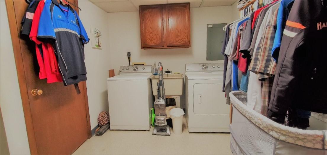 307 Ridgewood Drive Clinton, TN 37716 - Photo 16 of 30 Big laundry room