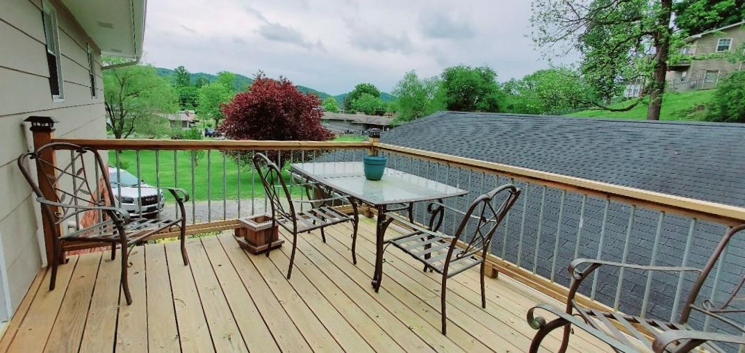307 Ridgewood Drive Clinton, TN 37716 - Photo 19 of 30 Back Deck