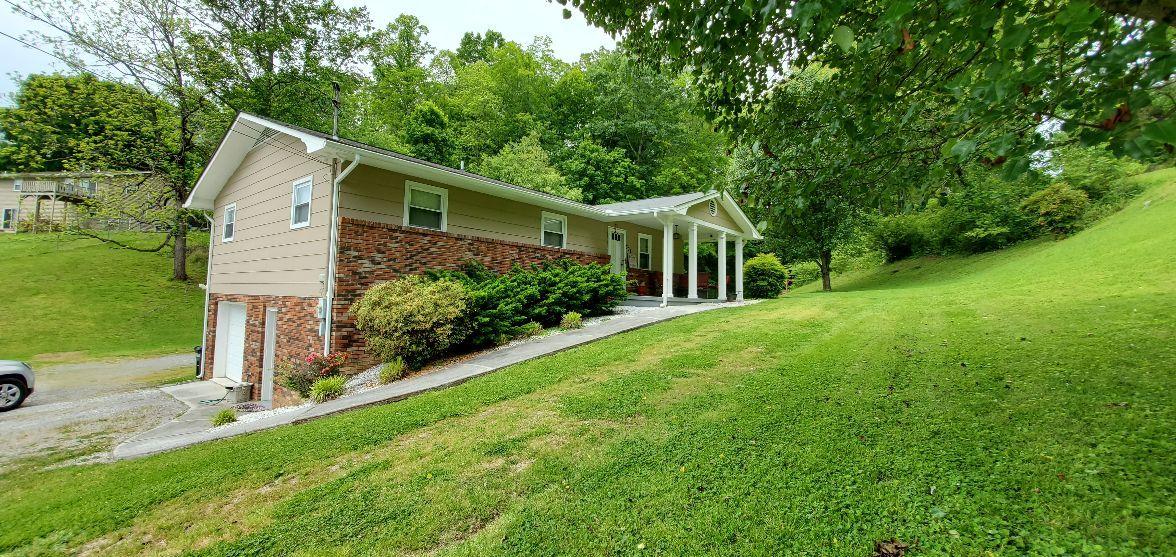 307 Ridgewood Drive Clinton, TN 37716 - Photo 2 of 30 Welcome home!