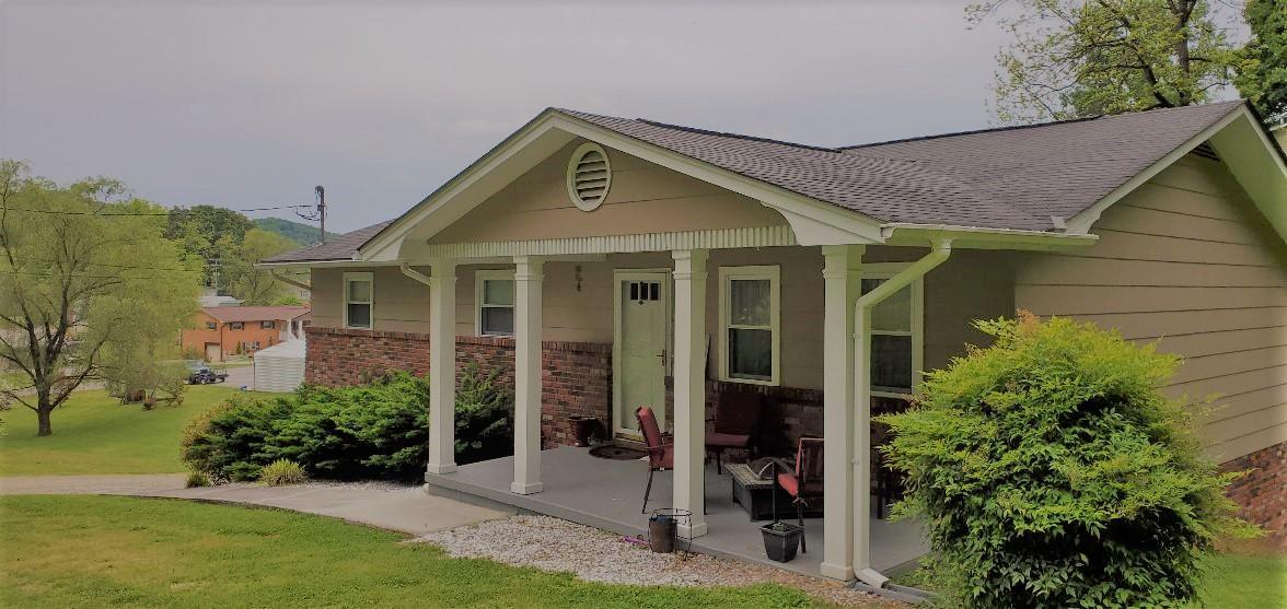 307 Ridgewood Drive Clinton, TN 37716 - Photo 3 of 30 Covered front porch