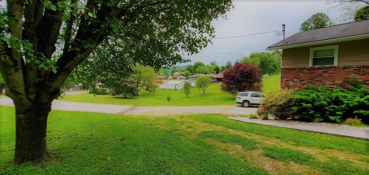 307 Ridgewood Drive Clinton, TN 37716 - Photo 28 of 30 Lots of Room here!