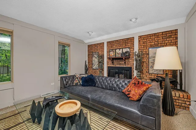 $395,000 | 1007 Windsor Drive, Shorewood, IL 60404