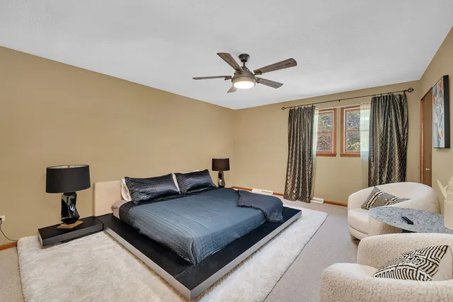 $395,000 | 1007 Windsor Drive, Shorewood, IL 60404