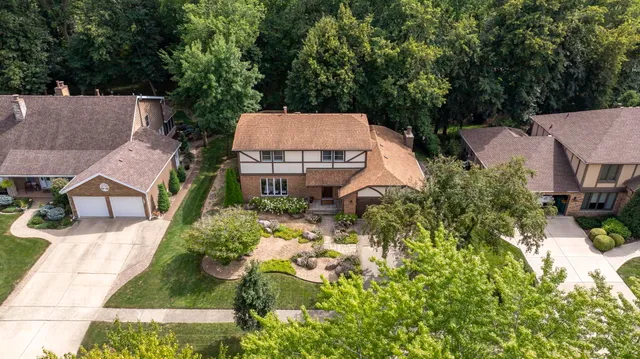 $395,000 | 1007 Windsor Drive, Shorewood, IL 60404