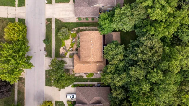 $395,000 | 1007 Windsor Drive, Shorewood, IL 60404