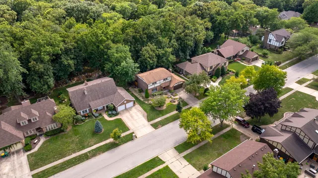 $395,000 | 1007 Windsor Drive, Shorewood, IL 60404