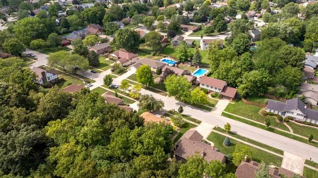 $395,000 | 1007 Windsor Drive, Shorewood, IL 60404