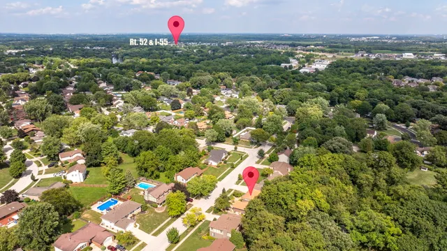 $395,000 | 1007 Windsor Drive, Shorewood, IL 60404