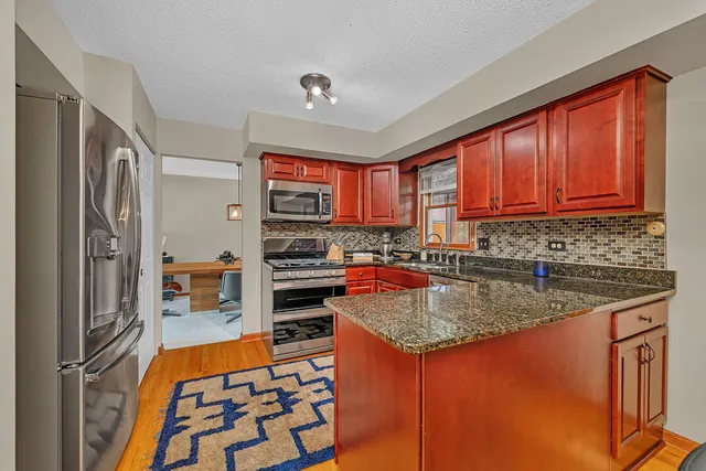 $395,000 | 1007 Windsor Drive, Shorewood, IL 60404