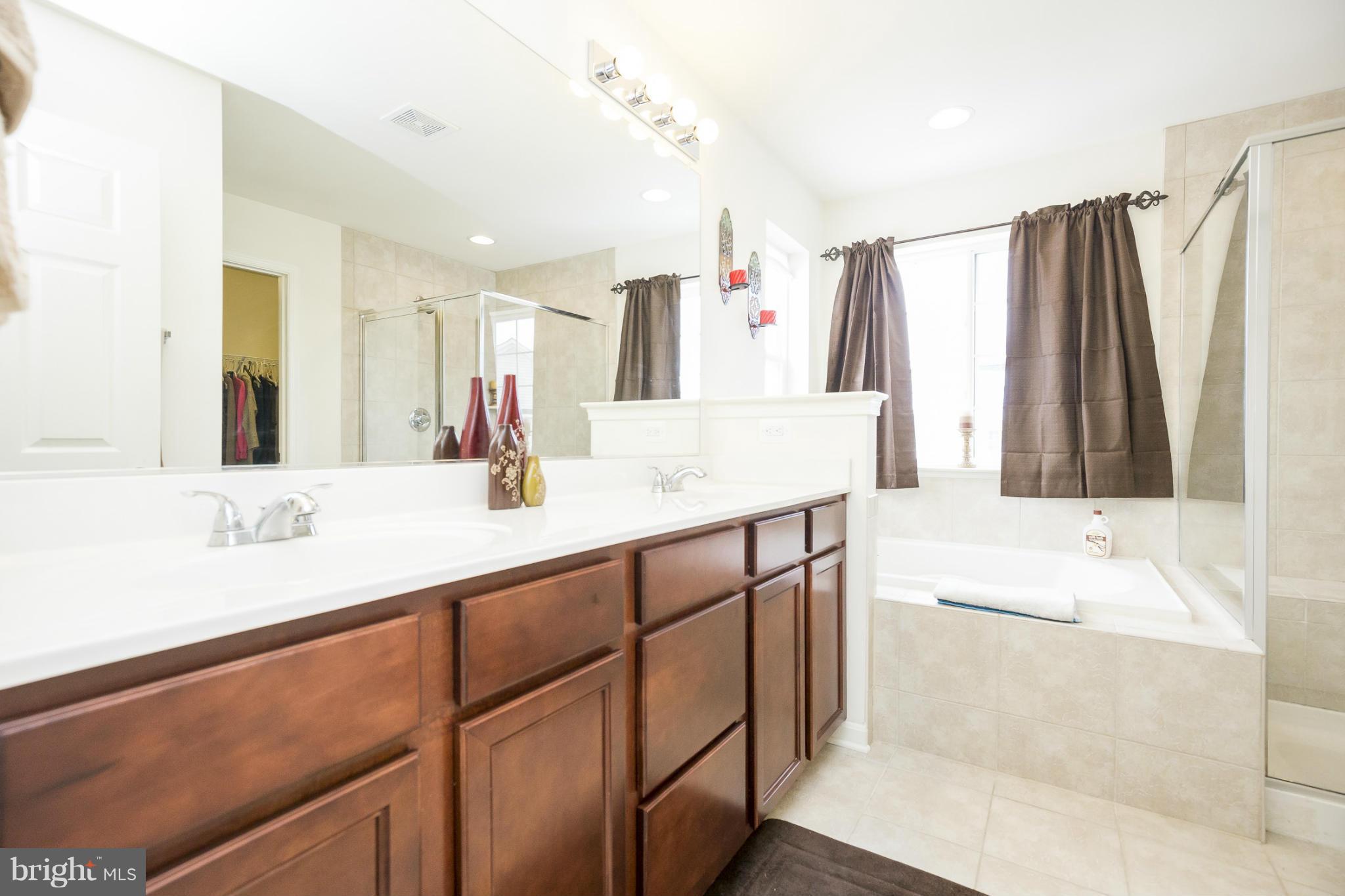 10016 Wellington Road Manassas, VA 20110 - Photo 15 of 28 Bath (Master)