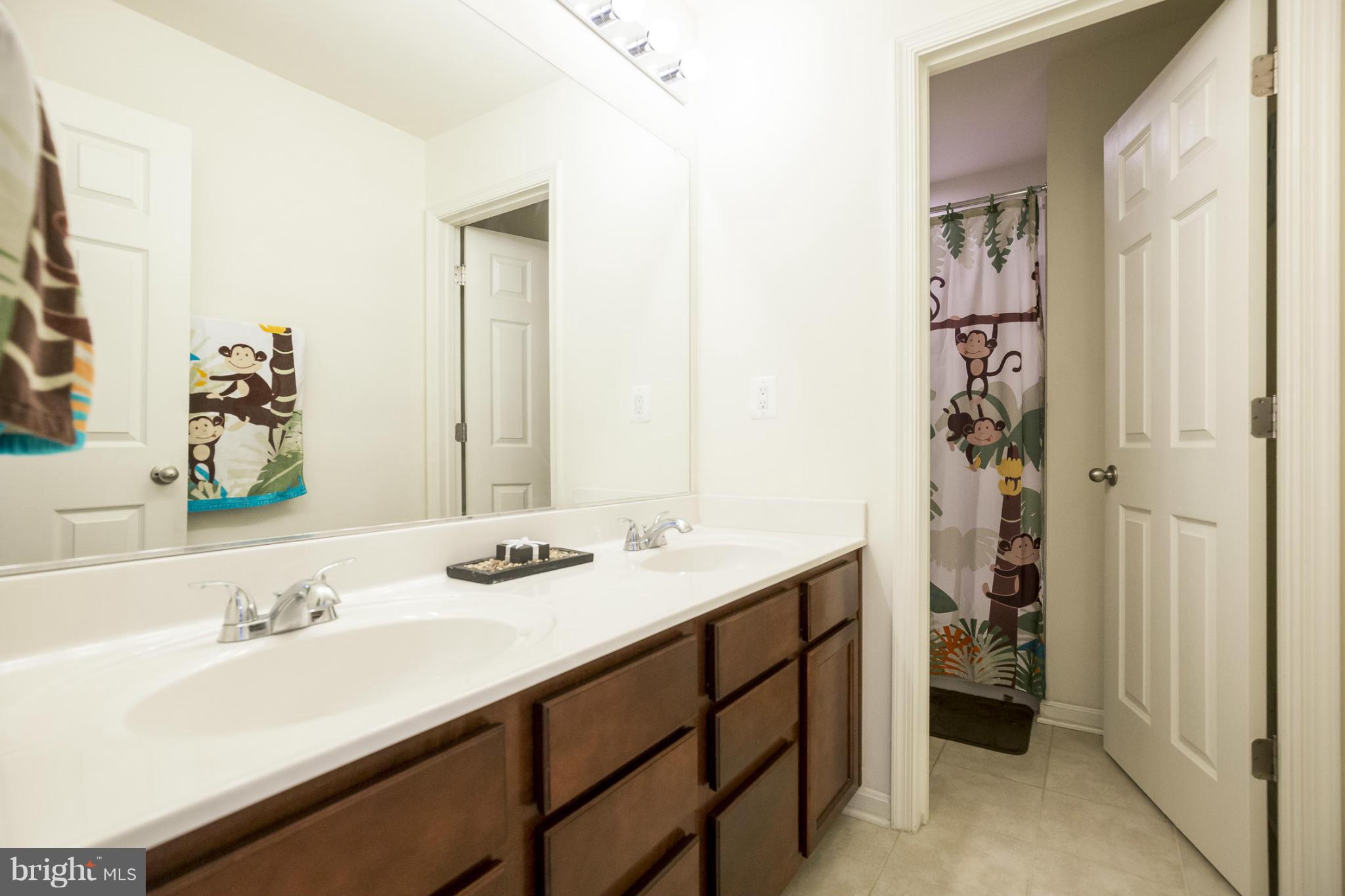 10016 Wellington Road Manassas, VA 20110 - Photo 23 of 28 Bath