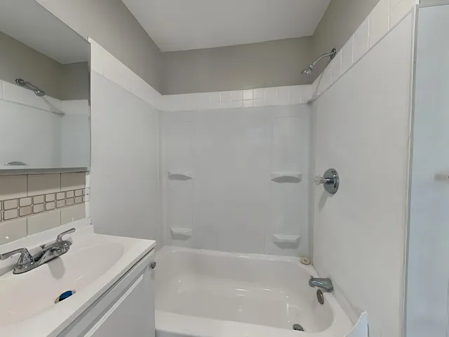 $1,895 | 1115 19th Avenue Northeast, Minneapolis, MN 55418