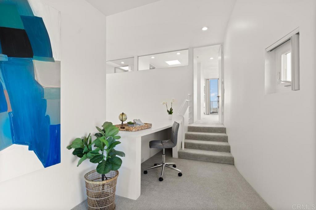 170 Solana Point Circle Solana Beach, CA 92075 - Photo 58 of 68 a view of entryway with furniture and a potted plant