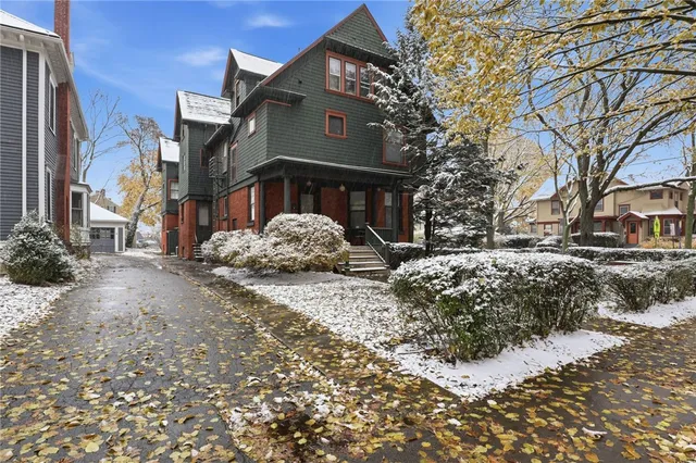 $1,800 | 98 Barrington Street, Unit 560, Rochester, NY 14607