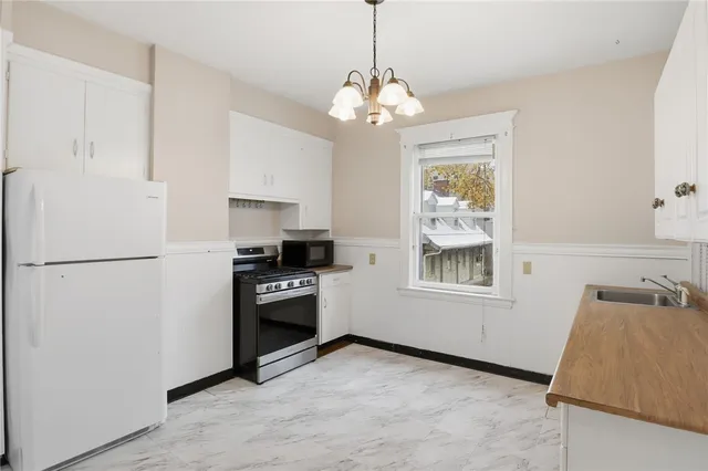 $1,800 | 98 Barrington Street, Unit 560, Rochester, NY 14607