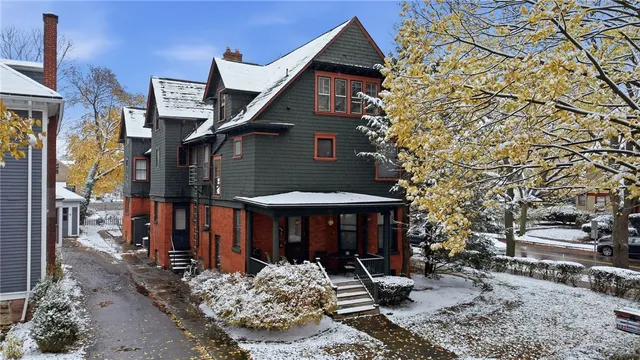 $1,800 | 98 Barrington Street, Unit 560, Rochester, NY 14607