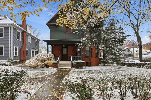 $1,800 | 98 Barrington Street, Unit 560, Rochester, NY 14607