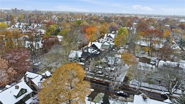 $1,800 | 98 Barrington Street, Unit 560, Rochester, NY 14607