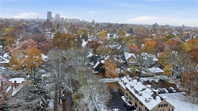 $1,800 | 98 Barrington Street, Unit 560, Rochester, NY 14607