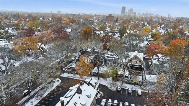 $1,800 | 98 Barrington Street, Unit 560, Rochester, NY 14607