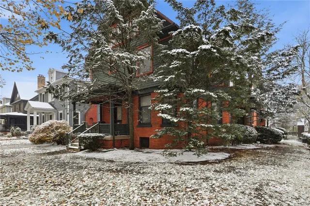 $1,800 | 98 Barrington Street, Unit 560, Rochester, NY 14607