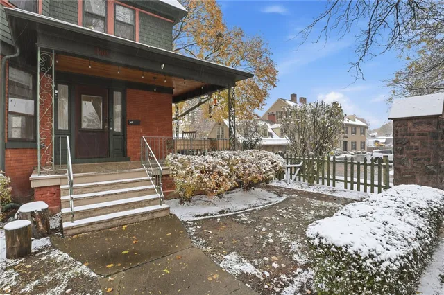 $1,800 | 98 Barrington Street, Unit 560, Rochester, NY 14607