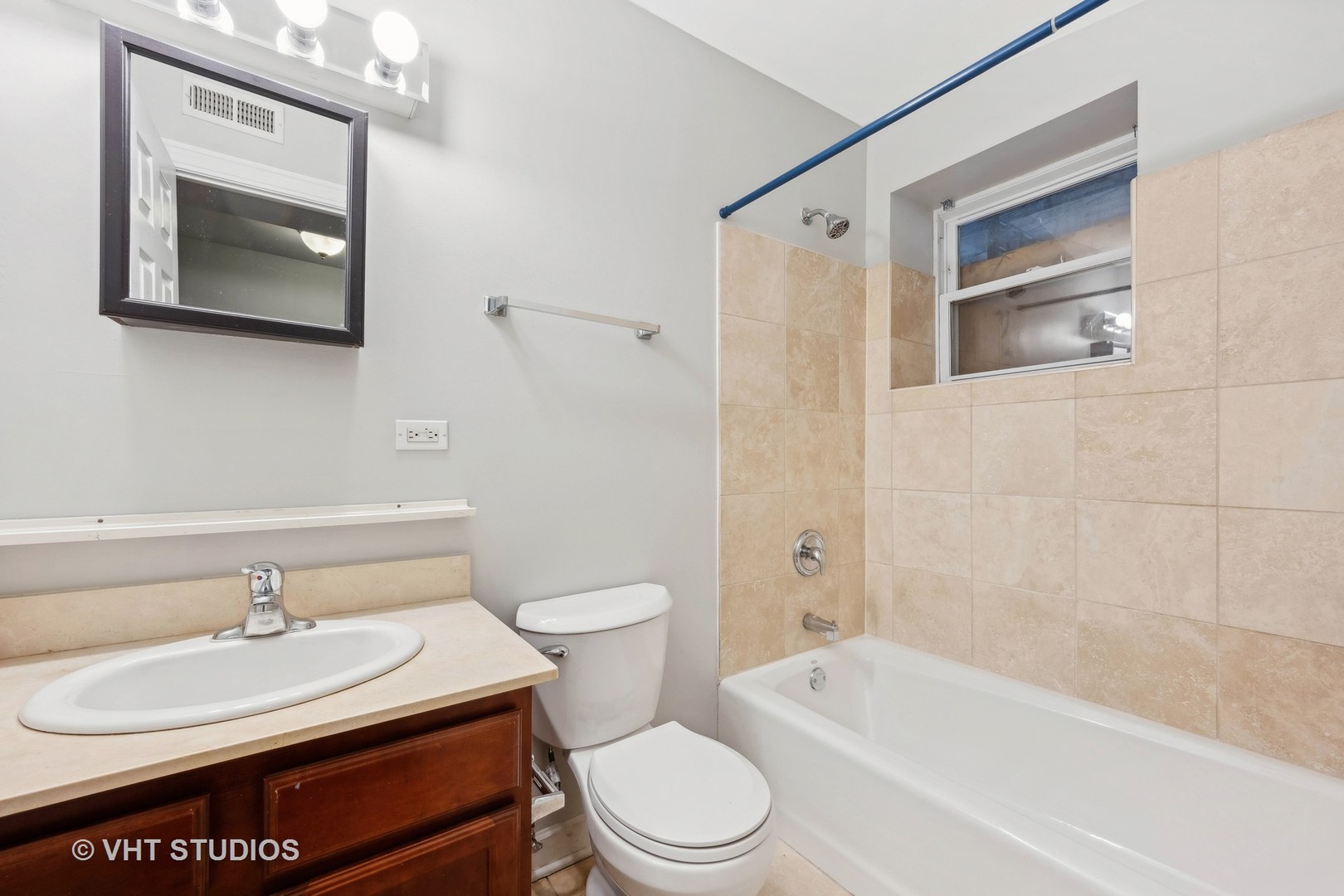 2256 West Adams Street, Unit G Chicago, IL 60612 - Photo 8 of 11 a bathroom with a sink a toilet and a bathtub