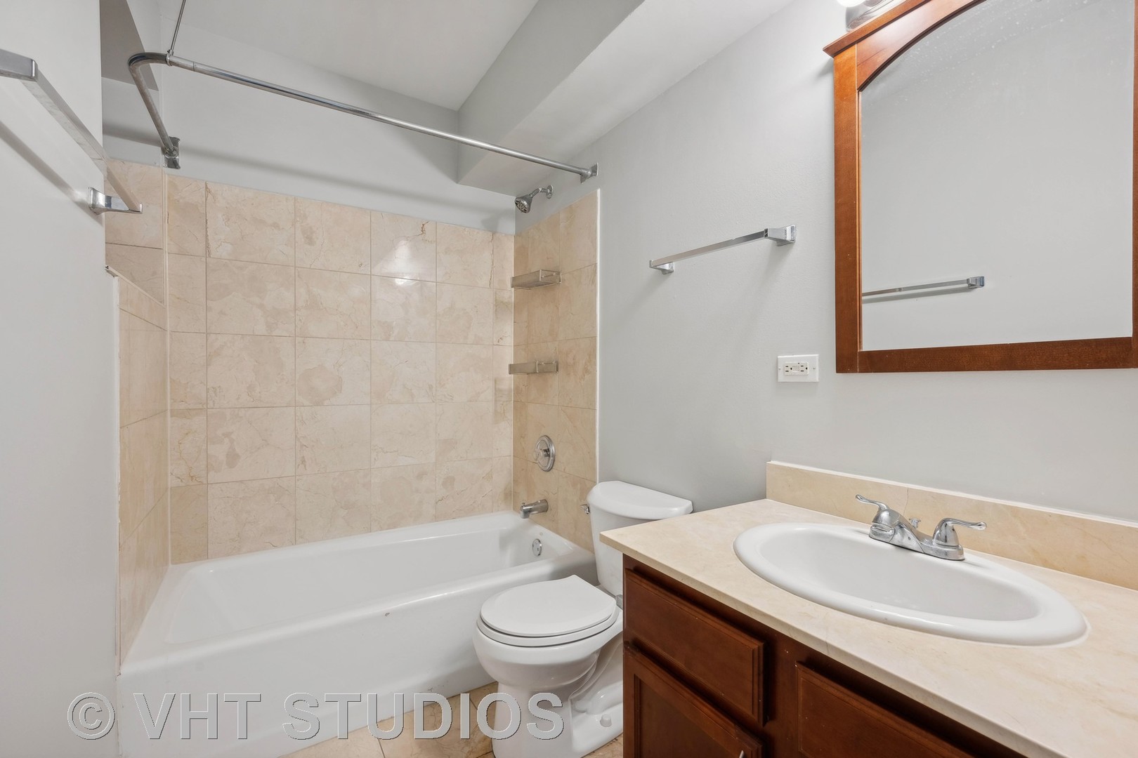 2256 West Adams Street, Unit G Chicago, IL 60612 - Photo 10 of 11 a bathroom with a sink a toilet and a bathtub