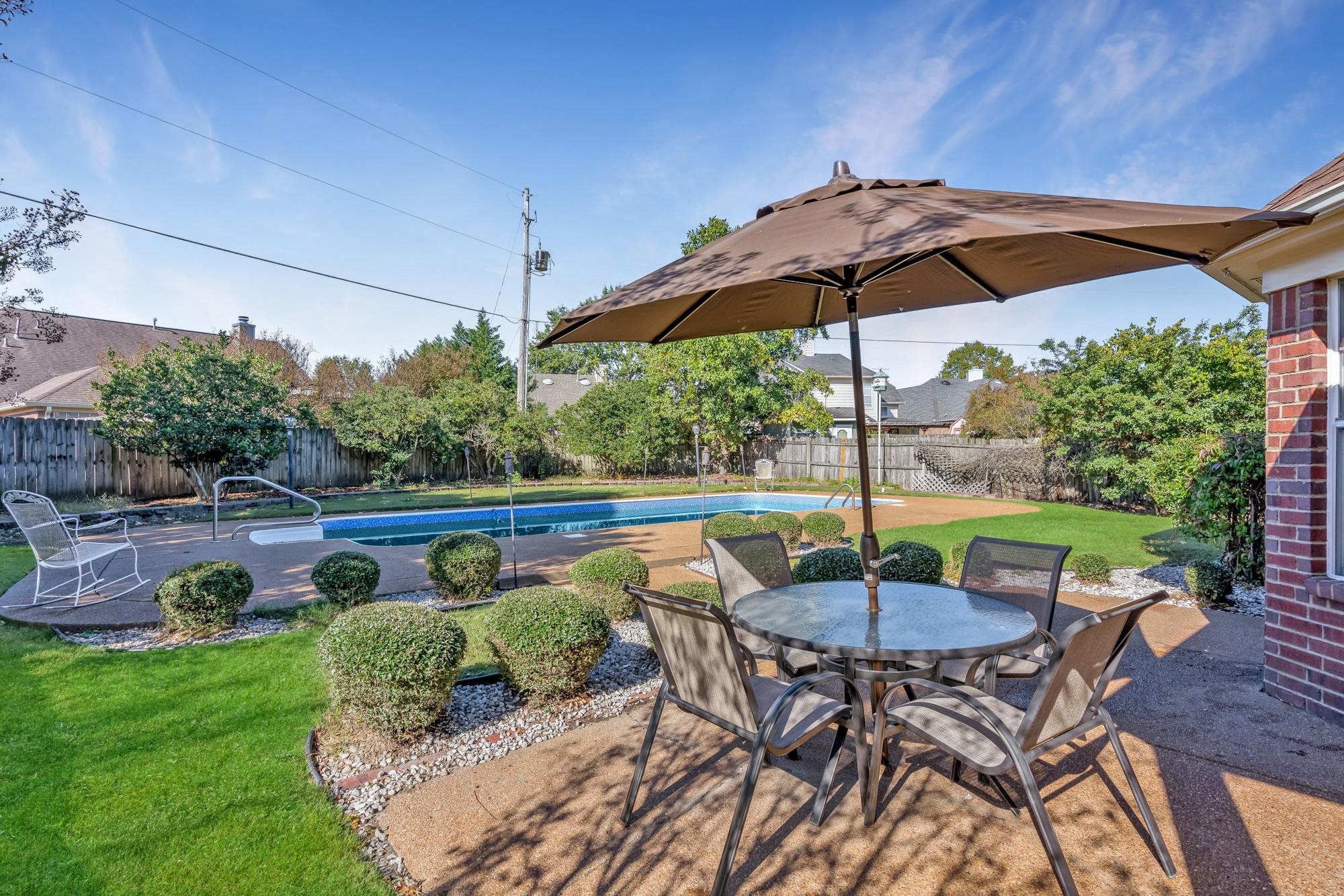 8599 Brer Fox Cove Memphis, TN 38018 - Photo 23 of 25 a view of table and chairs under an umbrella