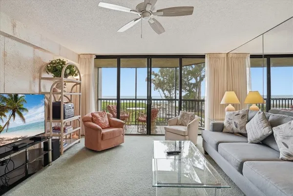 $5,000 | 5611 Gulf Of Mexico Drive, Unit 3, Longboat Key, FL 34228