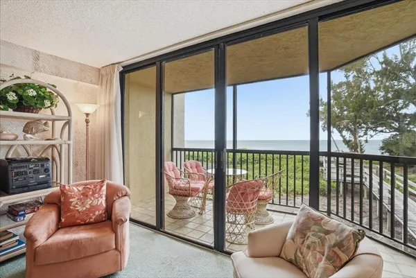 $5,000 | 5611 Gulf Of Mexico Drive, Unit 3, Longboat Key, FL 34228