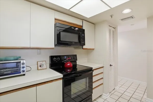$5,000 | 5611 Gulf Of Mexico Drive, Unit 3, Longboat Key, FL 34228
