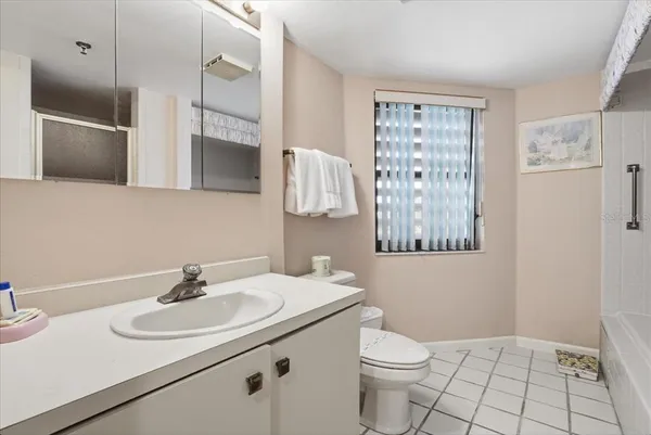 $5,000 | 5611 Gulf Of Mexico Drive, Unit 3, Longboat Key, FL 34228